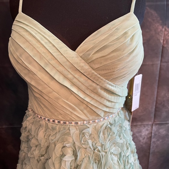 Say Yes to The Dress NWT Mint Green Long Formal Gown Dress.  Size 0 - Picture 2 of 9